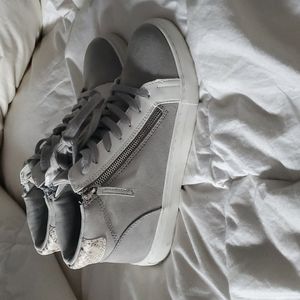 New with Tags Universal Thread Sneakers